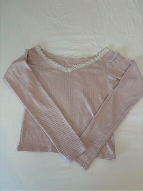 Hollister Lace-Trim Ribbed Long Sleeve Top in Dusty Pink
